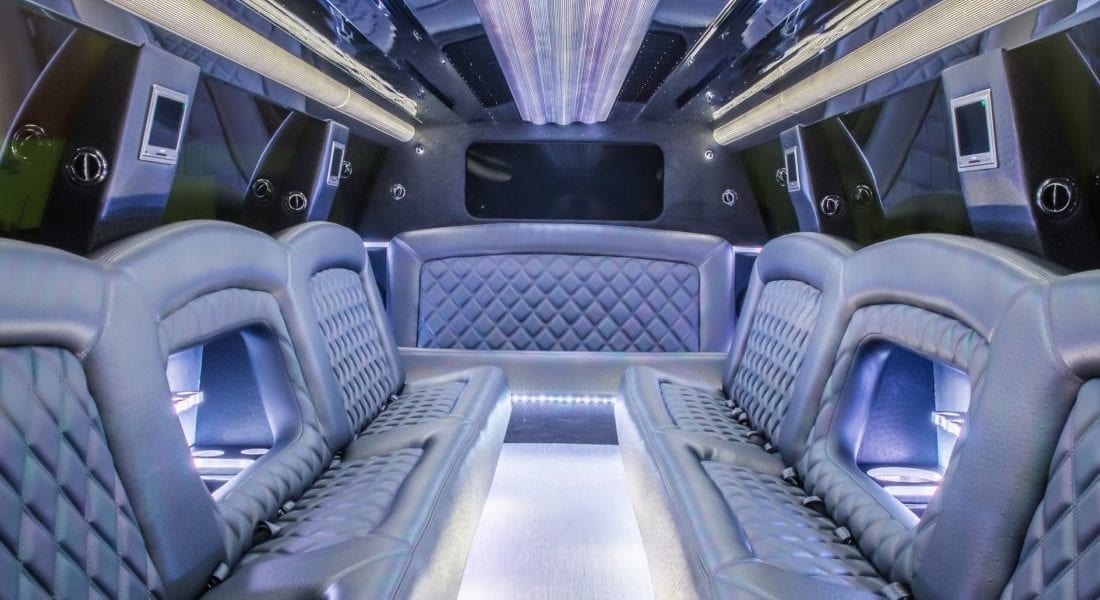 5 Tips for Booking a Limo Bus for Your Next Party