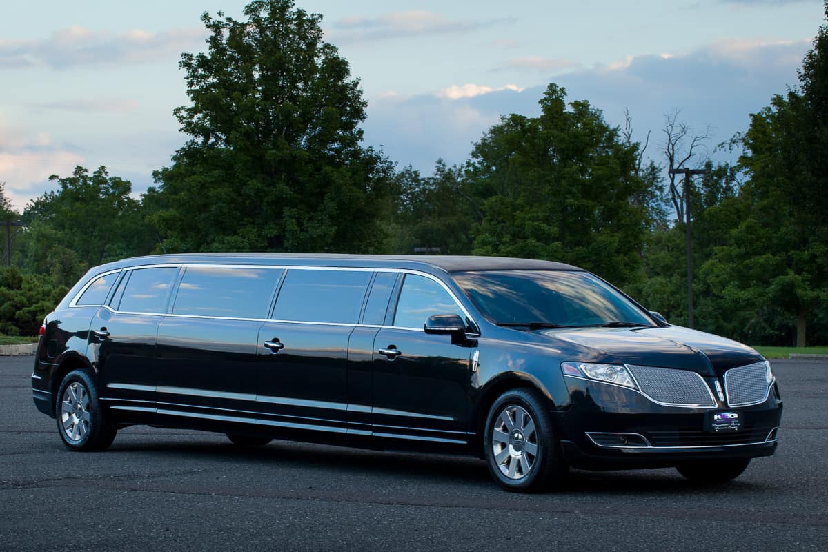 Finding the Right Limousine Service for Special Occasions in Chicago, IL